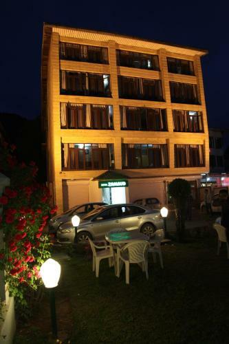 Hotel Zamrud At Dal Lake
