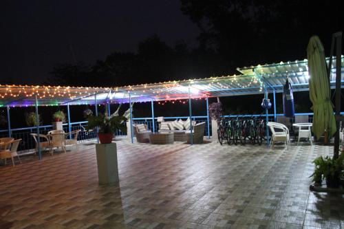 Hotel Oyo 24807 The Shire