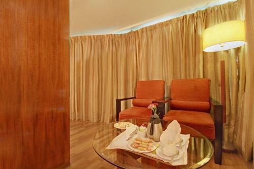 Hotel Monarch Luxur - Infantry Road