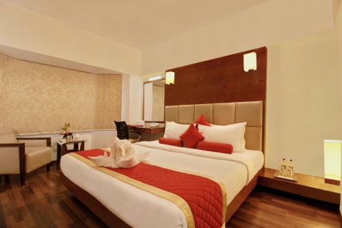 Hotel Monarch Luxur - Infantry Road