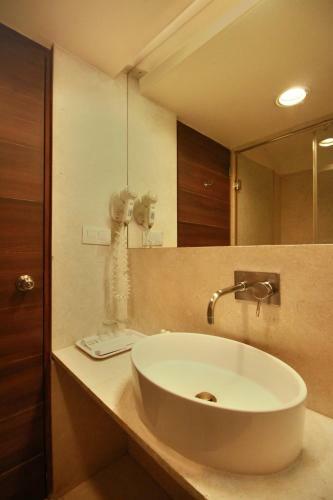 Hotel Monarch Luxur - Infantry Road