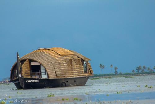 Punnamada Houseboat