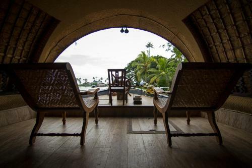 Punnamada Houseboat