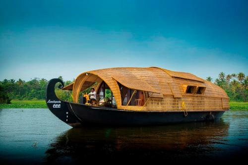Punnamada Houseboat