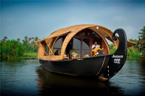 Punnamada Houseboat