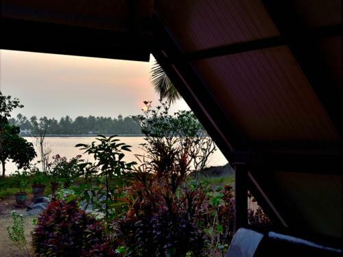 Hotel Kadaloram Beach Resort