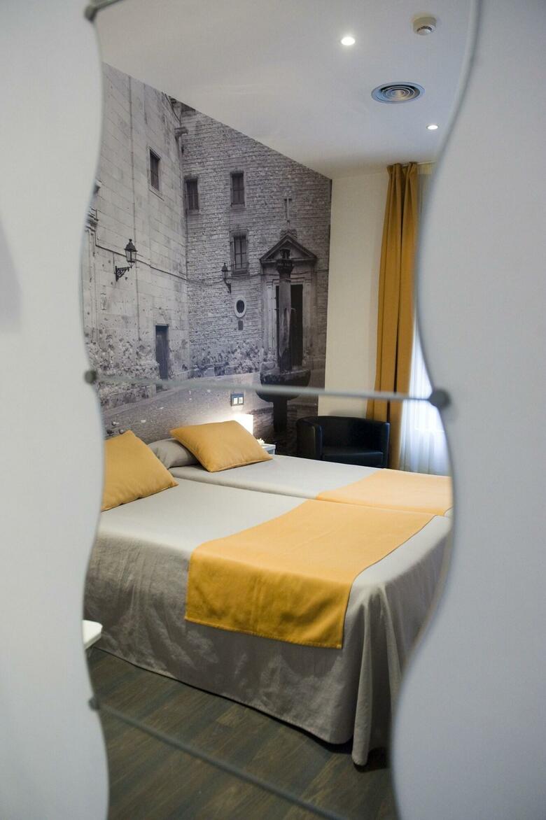 Hotel Curious