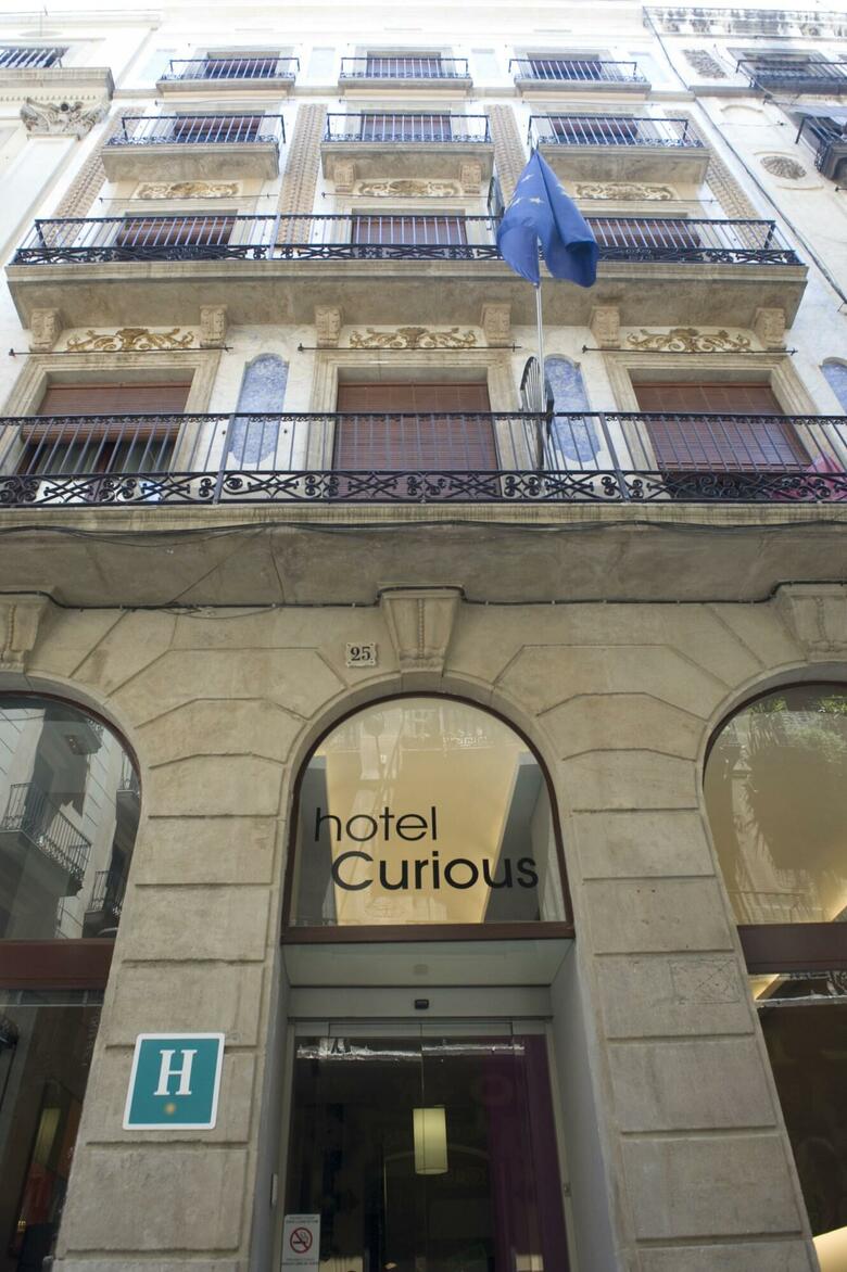Hotel Curious