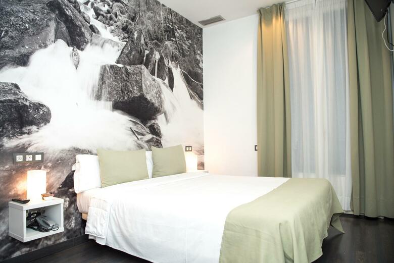 Hotel Curious