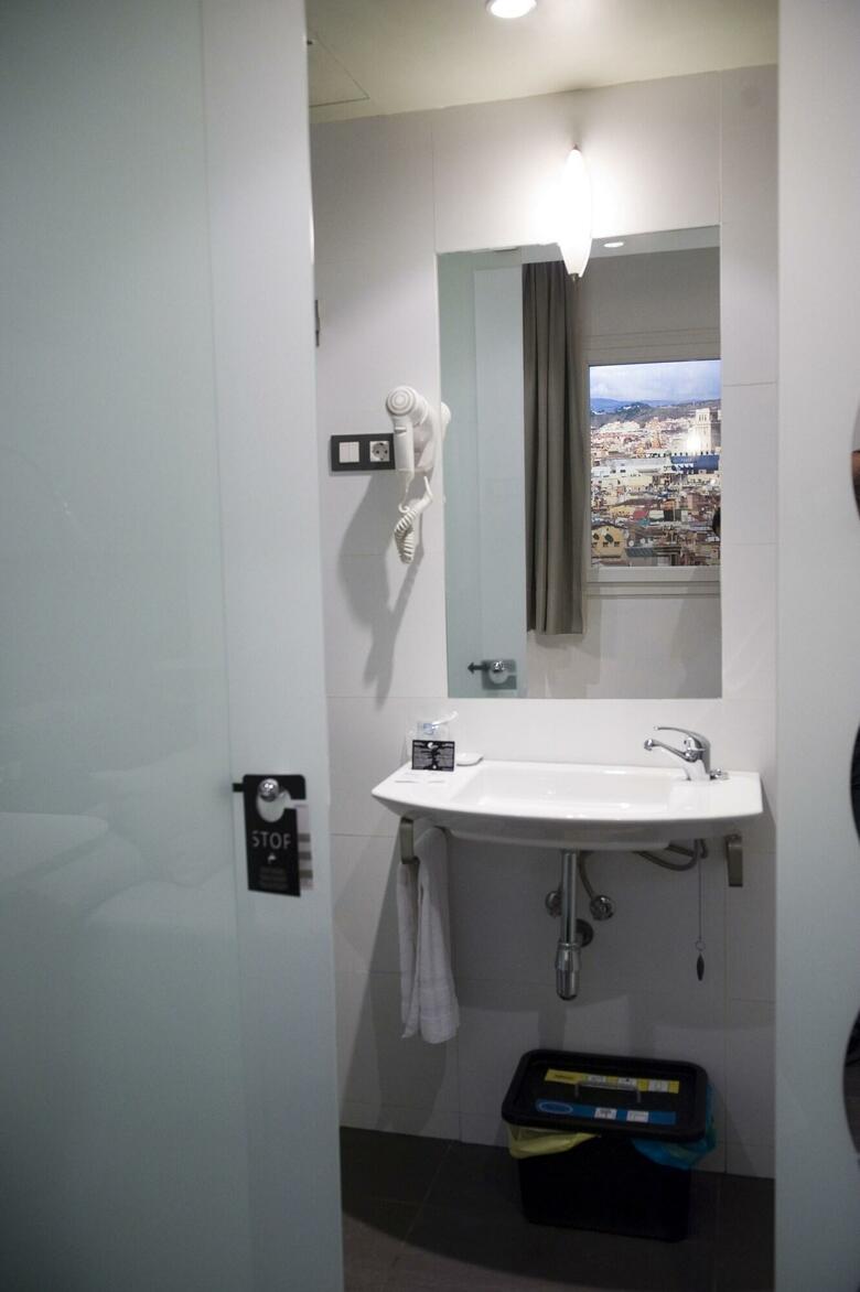 Hotel Curious