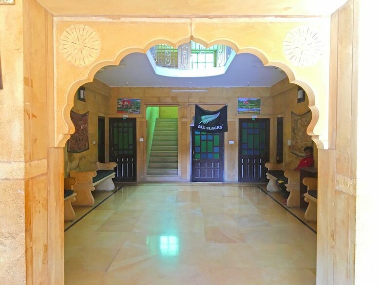 Hotel Marina Mahal