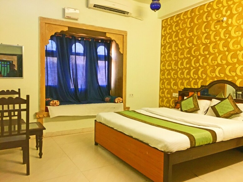 Hotel Marina Mahal