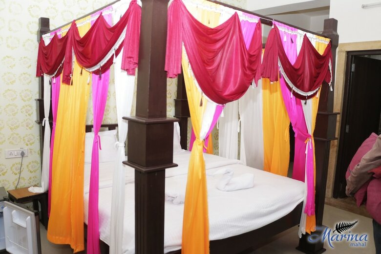 Hotel Marina Mahal