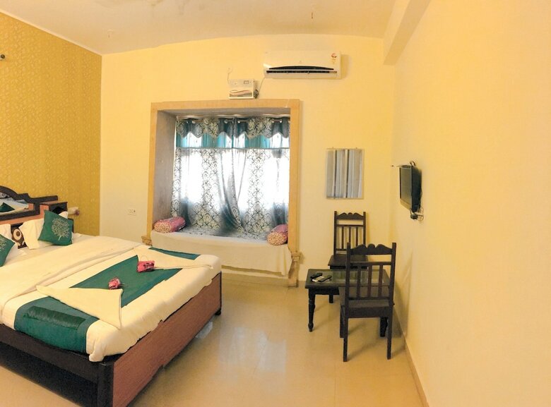 Hotel Marina Mahal