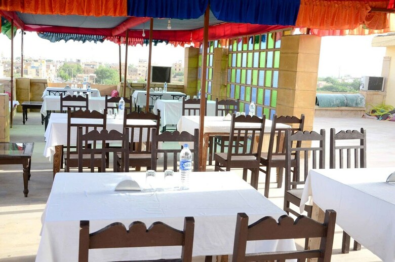 Hotel Marina Mahal