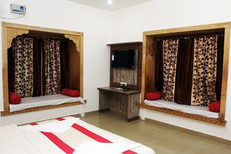 Hotel Marina Mahal