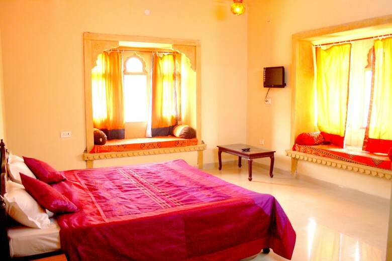 Hotel Marina Mahal