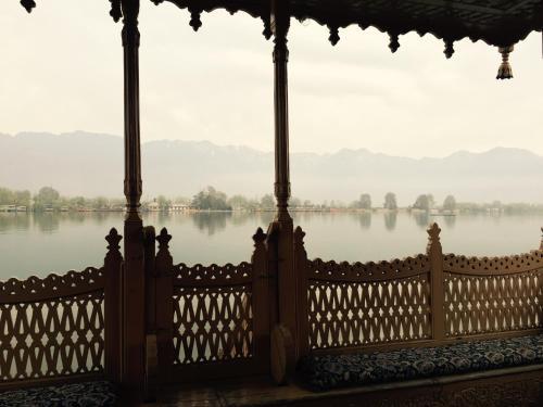 Monarch Group Of Houseboats