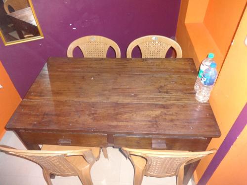 Four Seasons Home Stay (1bdh)