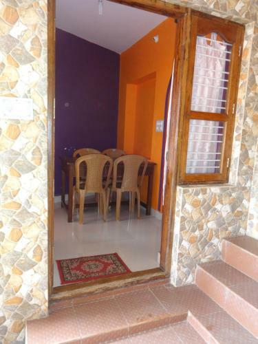 Four Seasons Home Stay (1bdh)