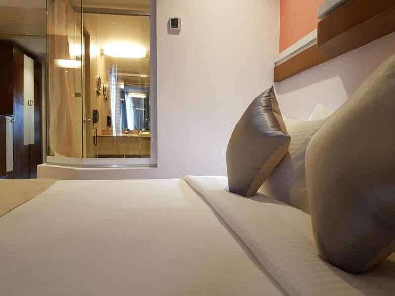 Hotel The Blooms Cochin