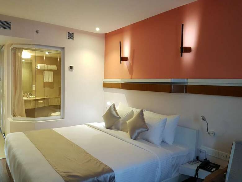 Hotel The Blooms Cochin