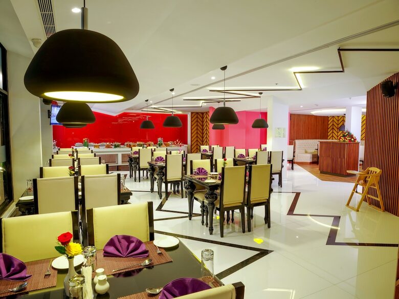 Hotel The Blooms Cochin