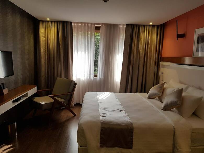 Hotel The Blooms Cochin
