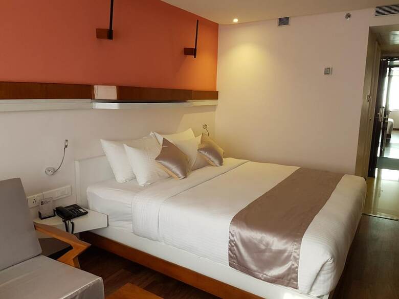 Hotel The Blooms Cochin