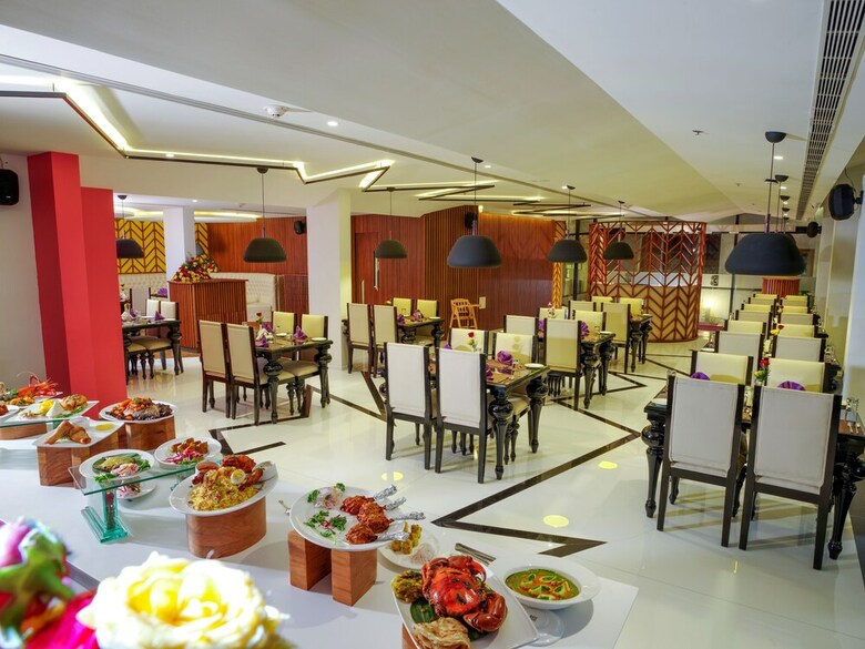 Hotel The Blooms Cochin