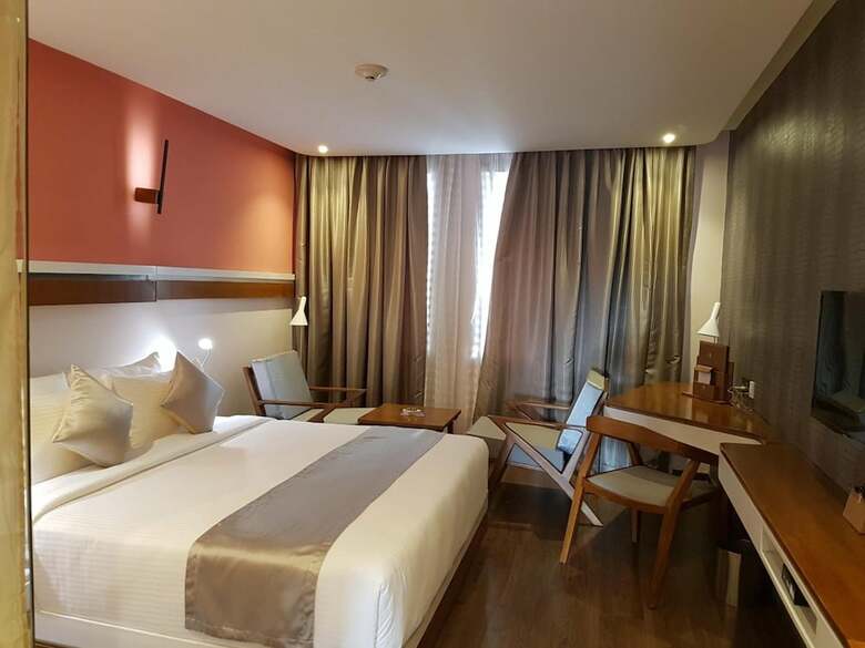 Hotel The Blooms Cochin