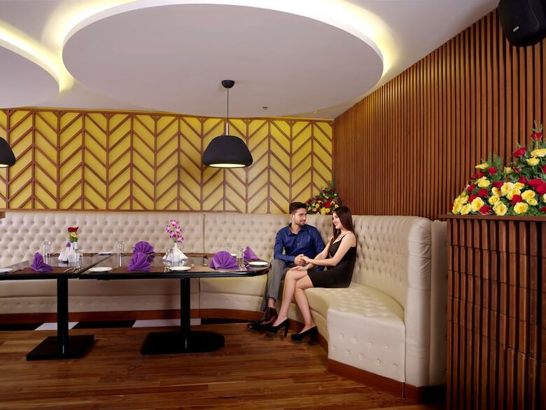 Hotel The Blooms Cochin