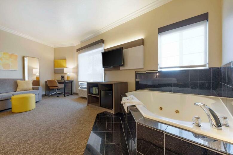 Hotel Comfort Suites Marina