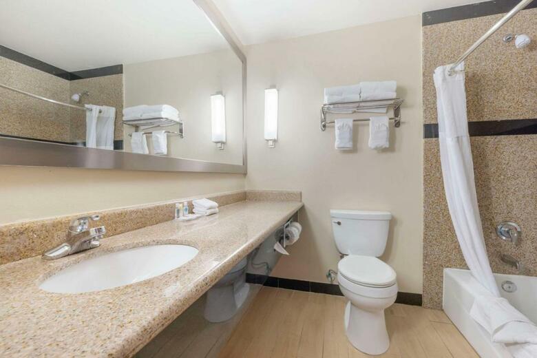 Hotel Comfort Suites Marina