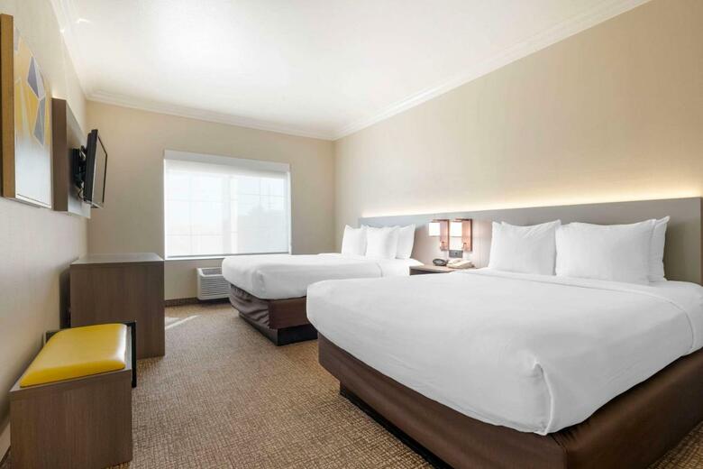 Hotel Comfort Suites Marina
