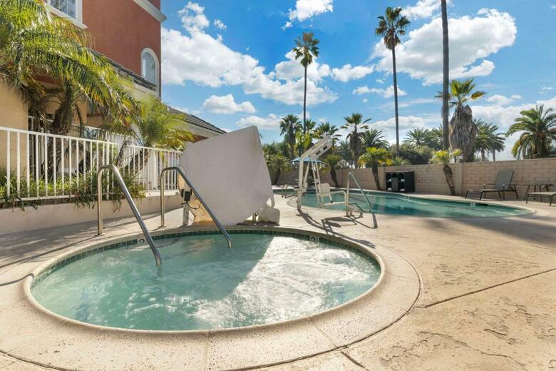 Hotel Comfort Suites Marina