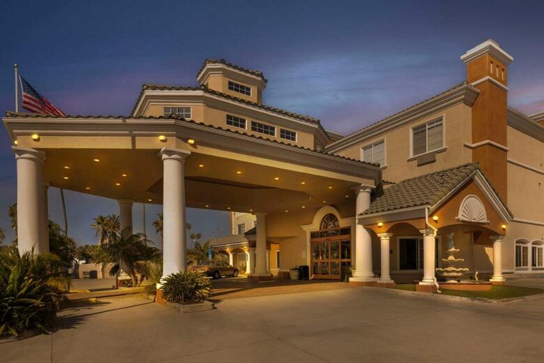 Hotel Comfort Suites Marina
