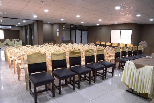 Hotel Palm View Residency