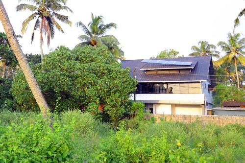 Hostal Pine Beach Residency