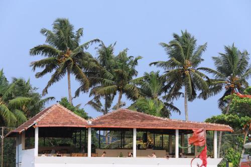 Hostal Pine Beach Residency