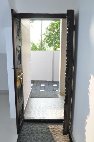 Hostal Pine Beach Residency