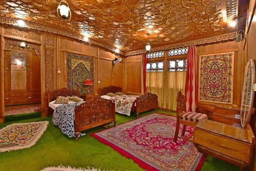 Houseboat Inshallah