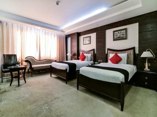 Hotel Polo Inn & Suites