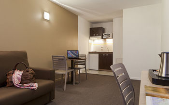 Hotel Comfort Suites Annecy Seynod