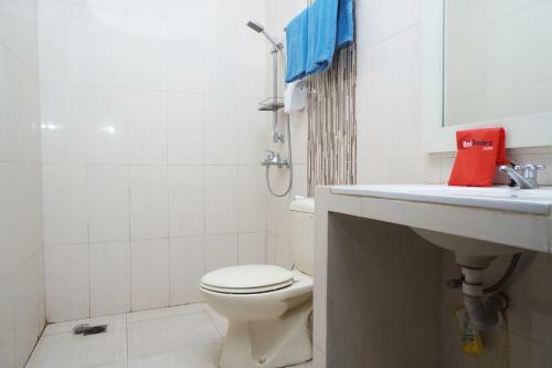 Hostal Reddoorz Plus @ Cihampelas 3