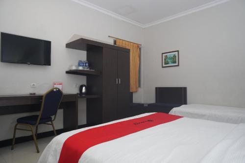 Hostal Reddoorz Plus @ Cihampelas 3