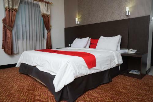Hostal Reddoorz Plus @ Cihampelas 3