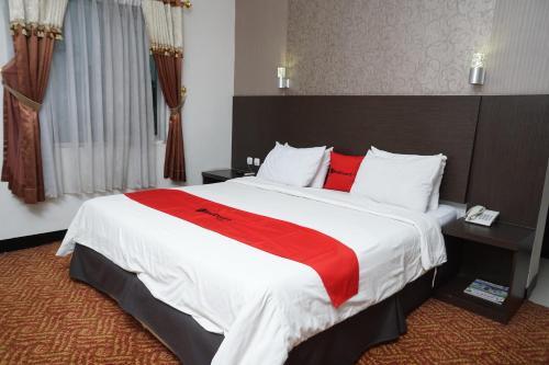 Hostal Reddoorz Plus @ Cihampelas 3