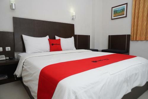 Hostal Reddoorz Plus @ Cihampelas 3