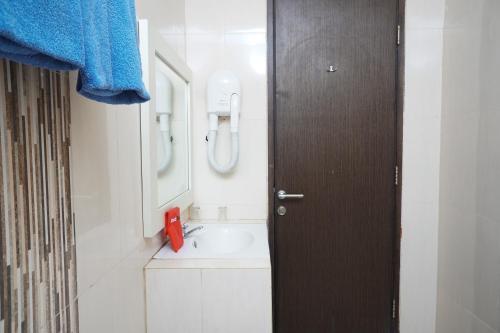 Hostal Reddoorz Plus @ Cihampelas 3